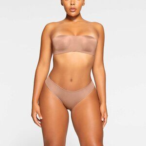 Skims Wirelss Form Strapless Bra 32 DD